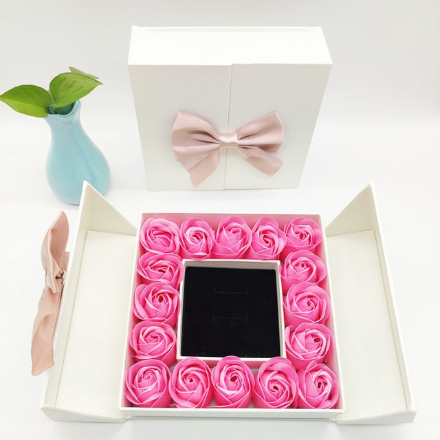 Gift Box: Sophisticated Floral Keepsake